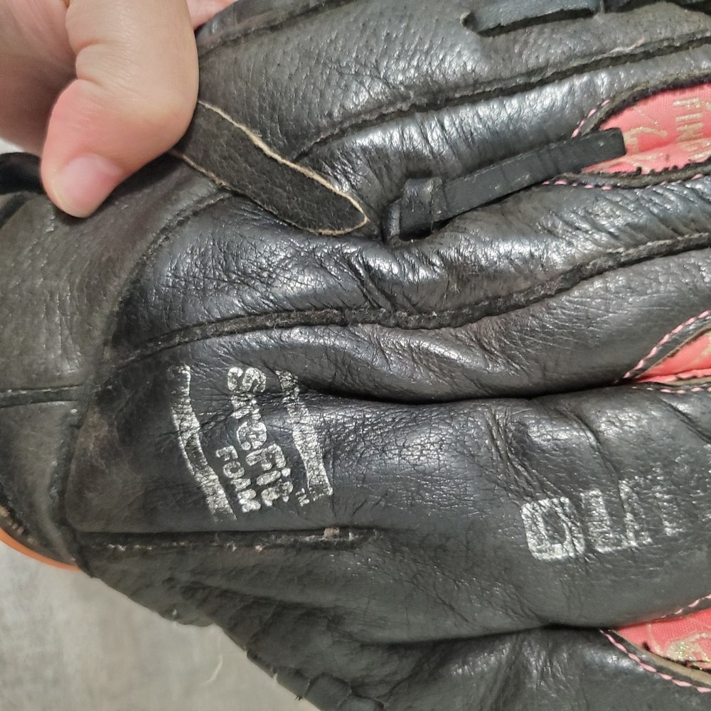 Mizuno Pink and Black Leather Catching Mitt - Picture 11 of 11
